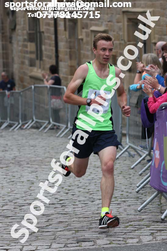 Nick Swinburn wins the 2017 Durham City Run 5k and 10k Road Race. Photo: David T. Hewitson/Sports for All Pics